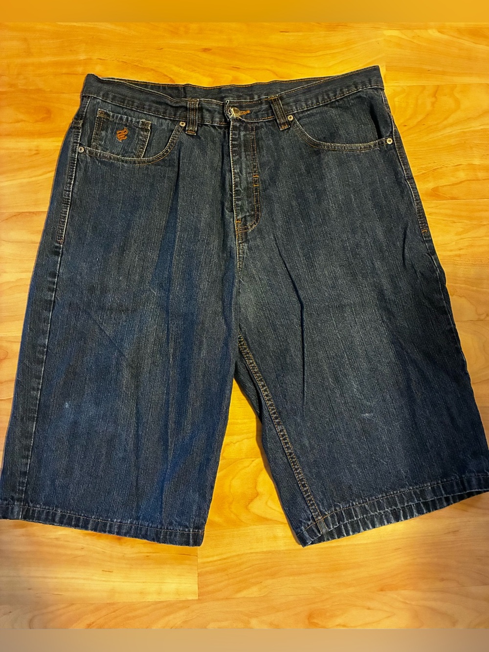 Roca Wear Men’s Denim Shorts Dark Wash Red Embroidered Pockets 38